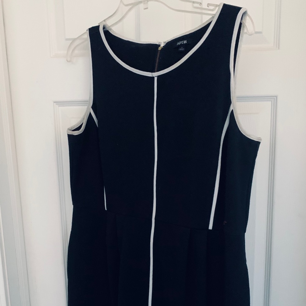 Dresses - Picture 2 of 8